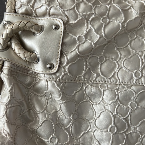 Vintage Gramercy Designs carry all shoulder bag with textured flowers - Picture 4 of 12